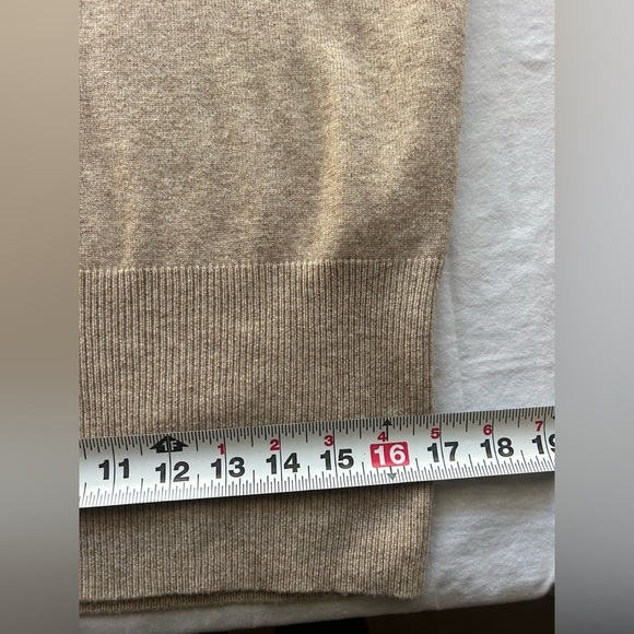 Bolte Cozy Tan Cashmere Wool Blend Sweater with Peek A Boo Back Women’s Large - Picture 6 of 13